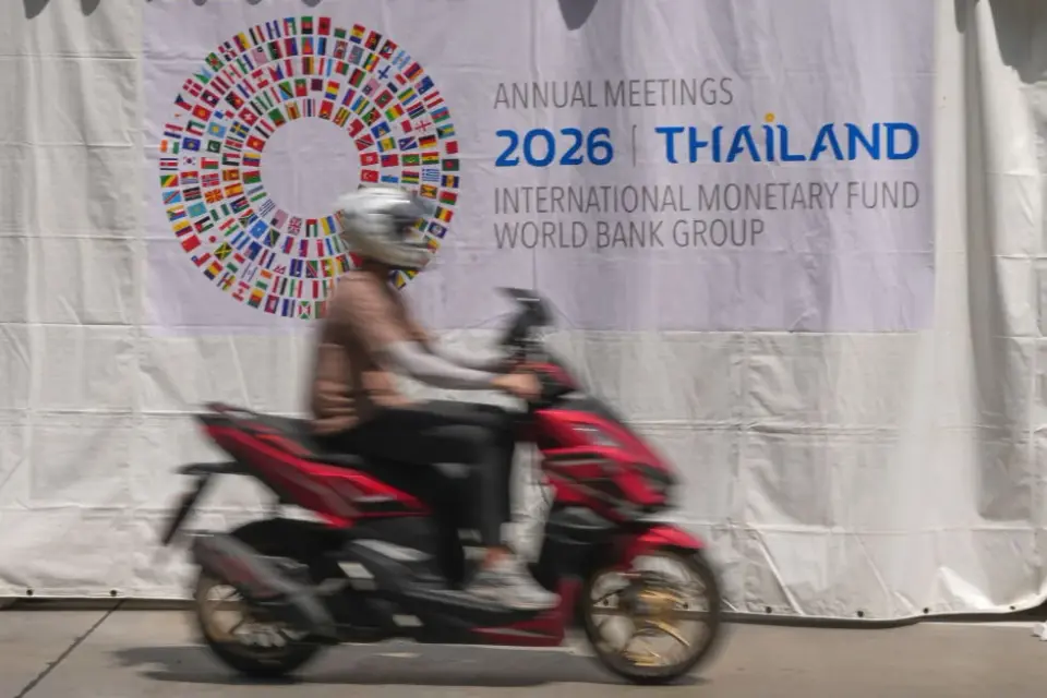 IMF Lifts Global Growth Forecast but Warns of Bond Market Fragility