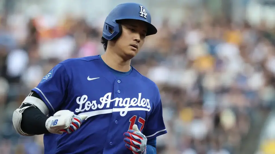 Ohtani Exits Dodgers Game with Left Knee Inflammation, Dodgers Await Update