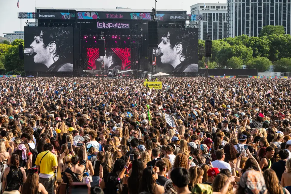 Heat, Headliners and a Ferris Wheel Propel Lollapalooza Day One