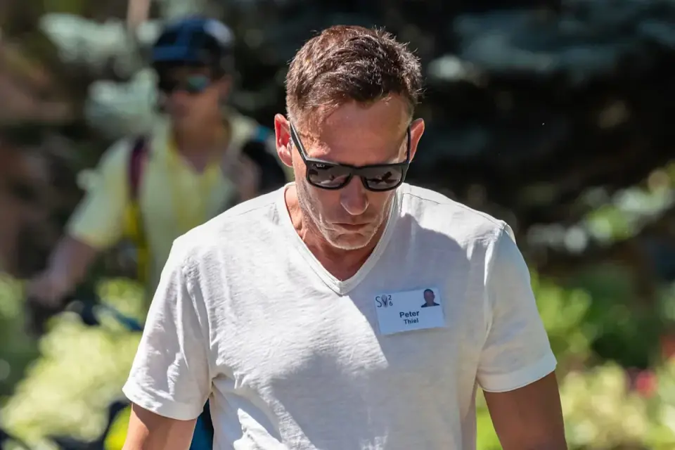 Argentina courts billionaire migration with citizenship incentives as Thiel relocates