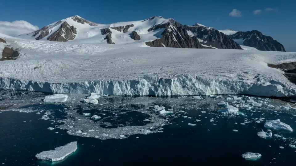 Deep Ocean Heat Triggers Antarctica's Sudden Sea-Ice Decline