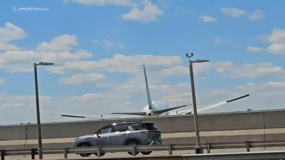 United flight clips highway light pole on Newark approach, no injuries aboard