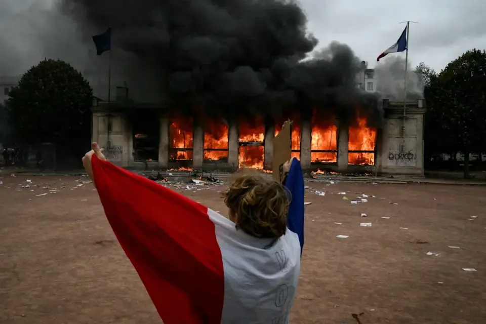 France’s Debt Crisis Reaches Critical Juncture as Riots and Budget Vote Threaten Sovereign Stability