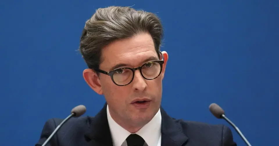 MI5 Chief Warns Iran Escalating to Military Targets Amid AI and Right-Wing Threats