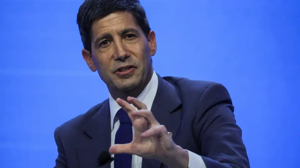 Fed Chair Warsh Warns of AI-Driven Inflation Ahead of October Rate Decision