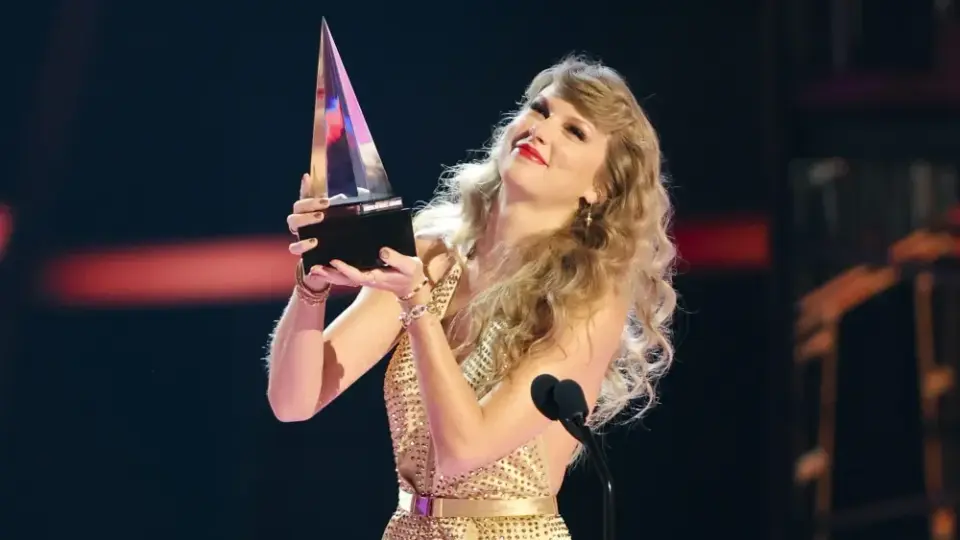 Taylor Swift Tops 2026 AMA Nomination Leaderboard With Eight