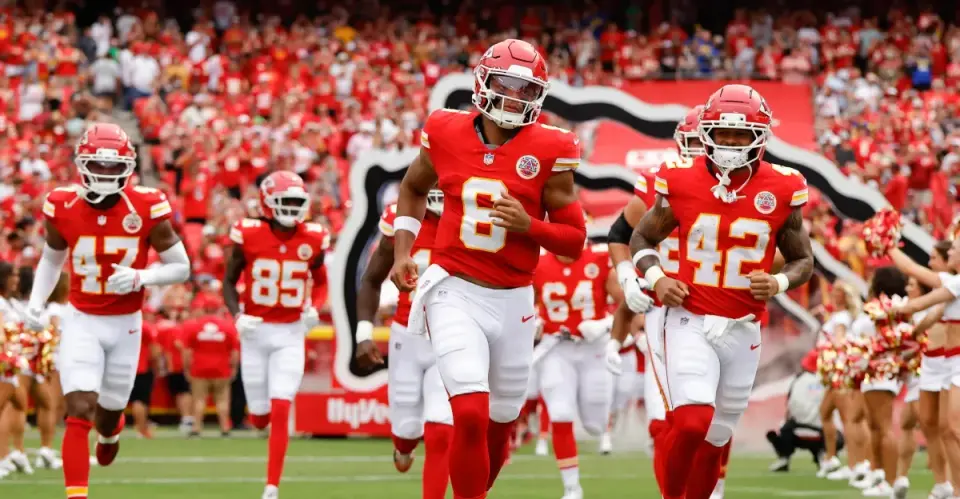 Chiefs Fall to Rams in Preseason Opener as Rookie Standouts Shine Amidst Offensive Struggles