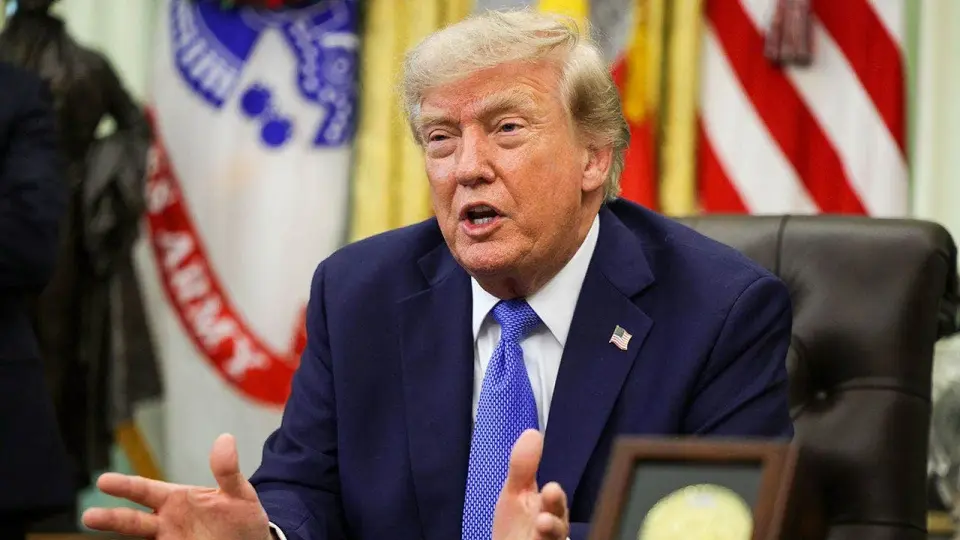 Trump approval sinks to 33% as midterms approach