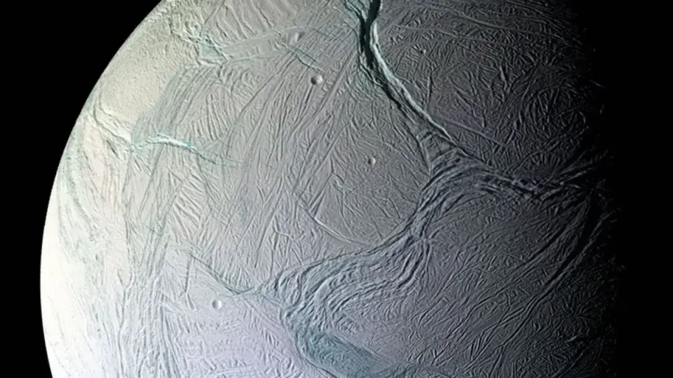 Lab tests show Earth microbes can thrive in simulated Enceladus ocean