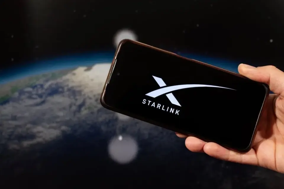 T-Mobile Chief Dismisses Starlink Mobile as SpaceX Bets Big on Spectrum