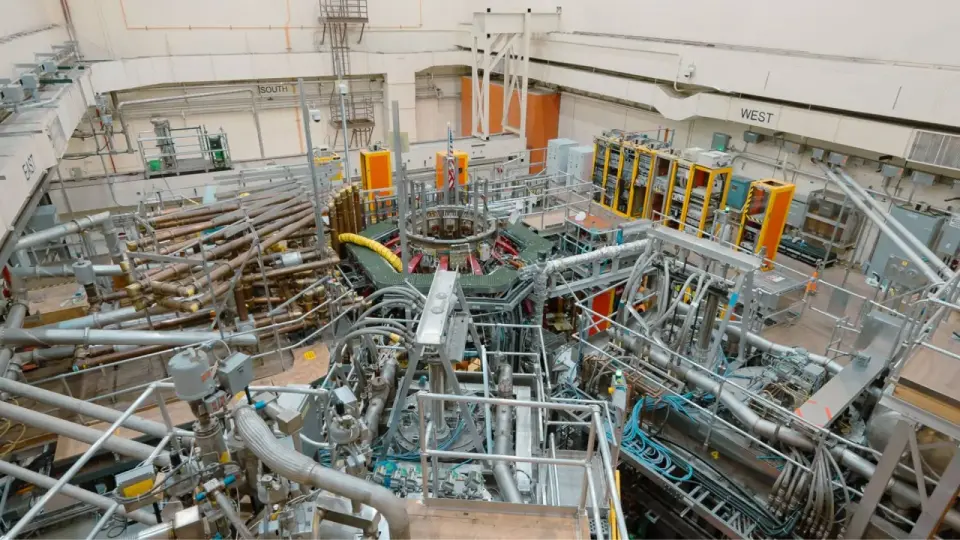 Neon-Plasma Cleaning Boosts Fusion-Wall Purity to 87% In Situ