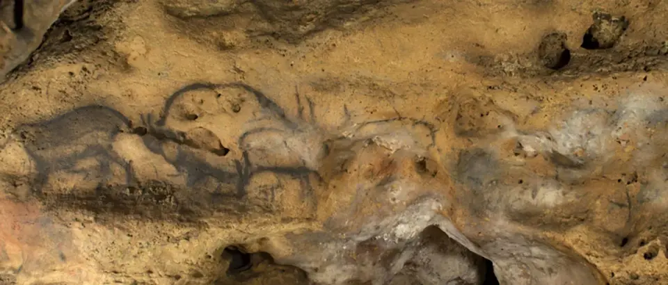 Hidden Charcoal Sets New Ages for Font-de-Gaume Ice Age Paintings