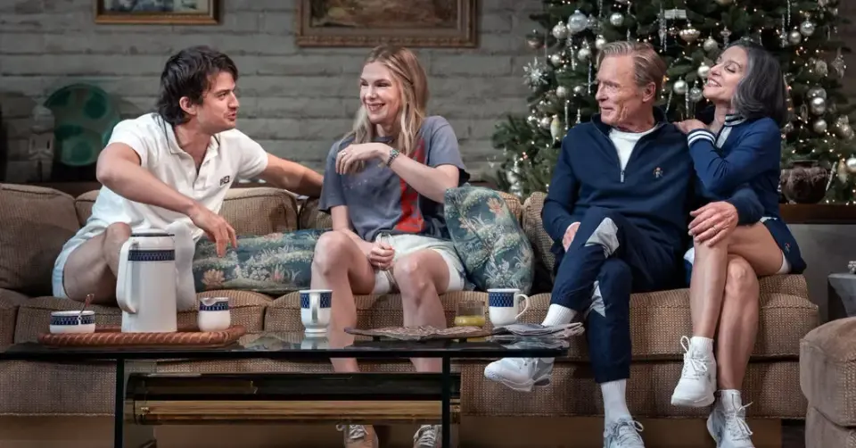 Julia Louis-Dreyfus Marks Broadway Debut in Revival of 'Other Desert Cities'