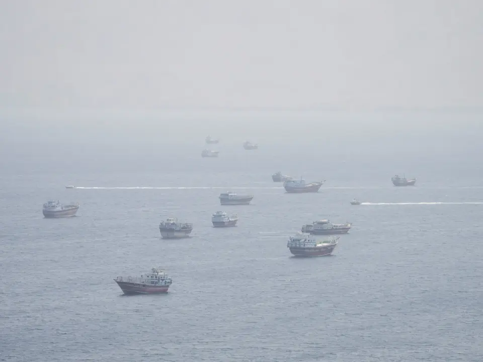 Hormuz Traffic Data Clash: US Claims Record Oil Flows, Trackers Show Near-Zero