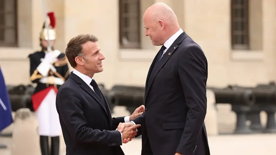 EU Delists Russian Oligarchs Amid Latvian Backlash and Ukrainian Outcry