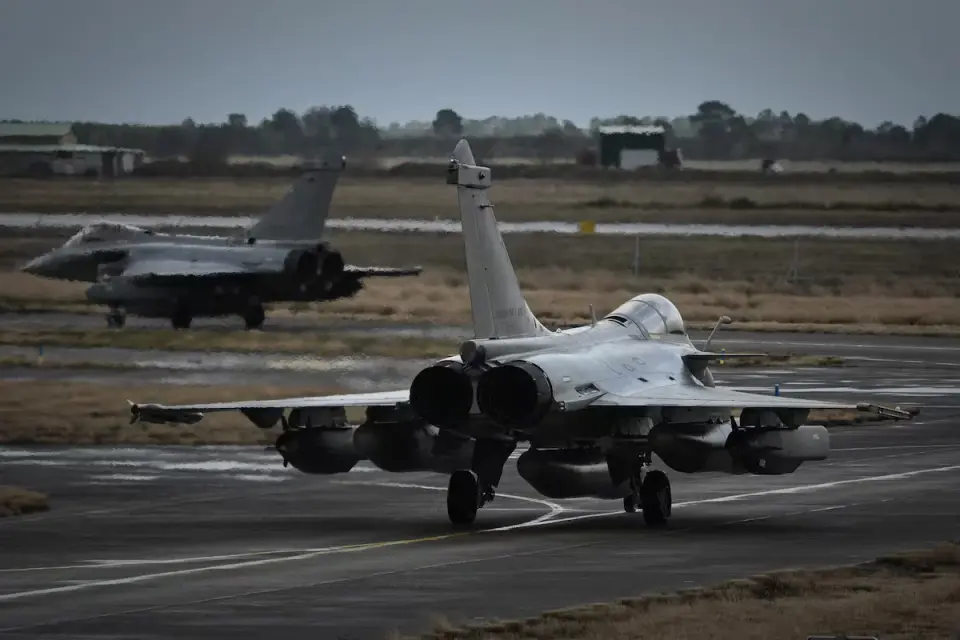 Ukraine and France plot expansion of air power with 16 Rafale jets and new defenses
