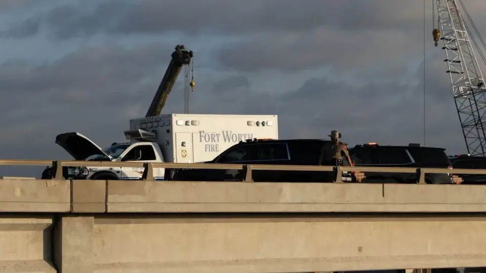Fatal shooting ends I-35 chase involving stolen Fort Worth ambulance