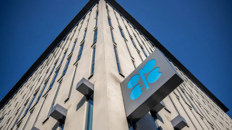 European equities ease as UAE exits OPEC, clouding the oil outlook