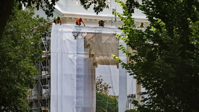 Trump Oversees White House Column Makeover Amid Scaffolding