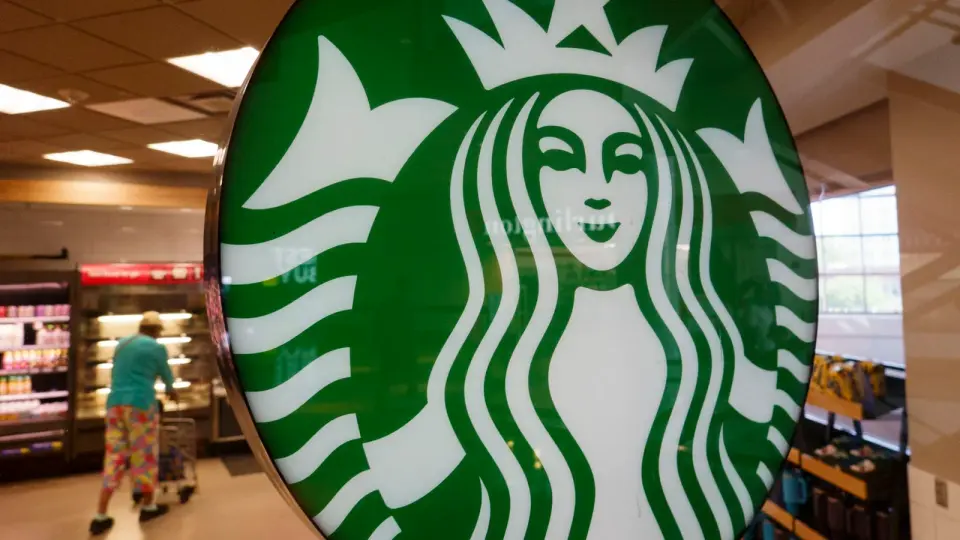 Starbucks Beats Q3 Estimates and Raises 2026 Outlook Amid Turnaround Momentum