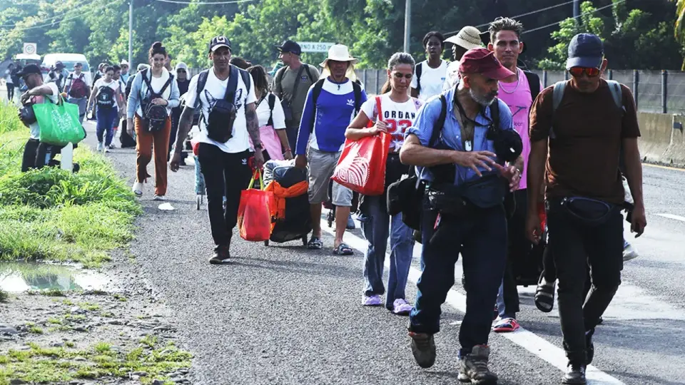Honduras-led caravan reaches Mexico as DHS warns of zero-tolerance border policy