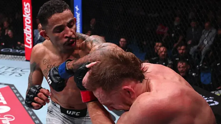Prates unleashes leg-kick masterclass to halt Della Maddalena at UFC Perth