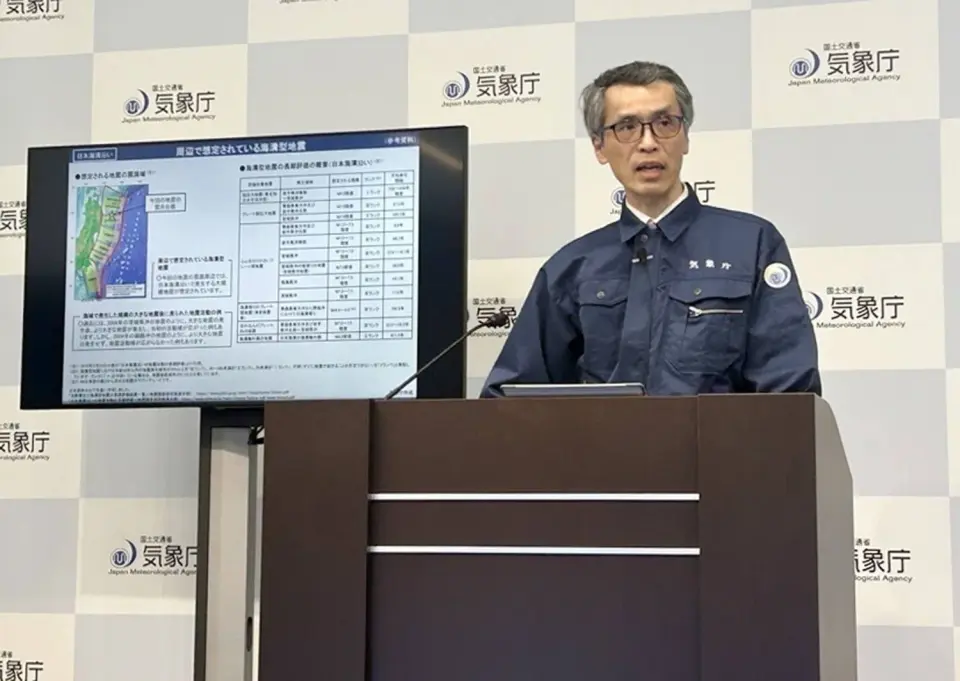 Japan warns of bigger quake risk after 7.7 offshore event
