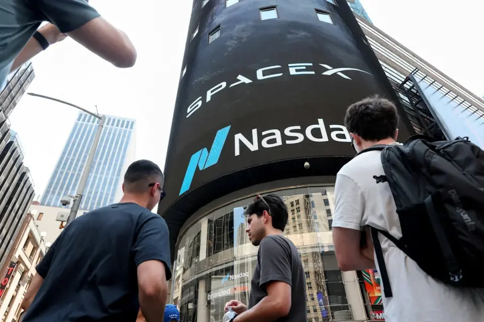 SpaceX rides earnings beat and staggered unlock past dilution risk