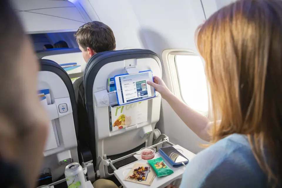 Alaska Airlines skips economy screens on new 737 MAX 10 to prioritize premium revenue
