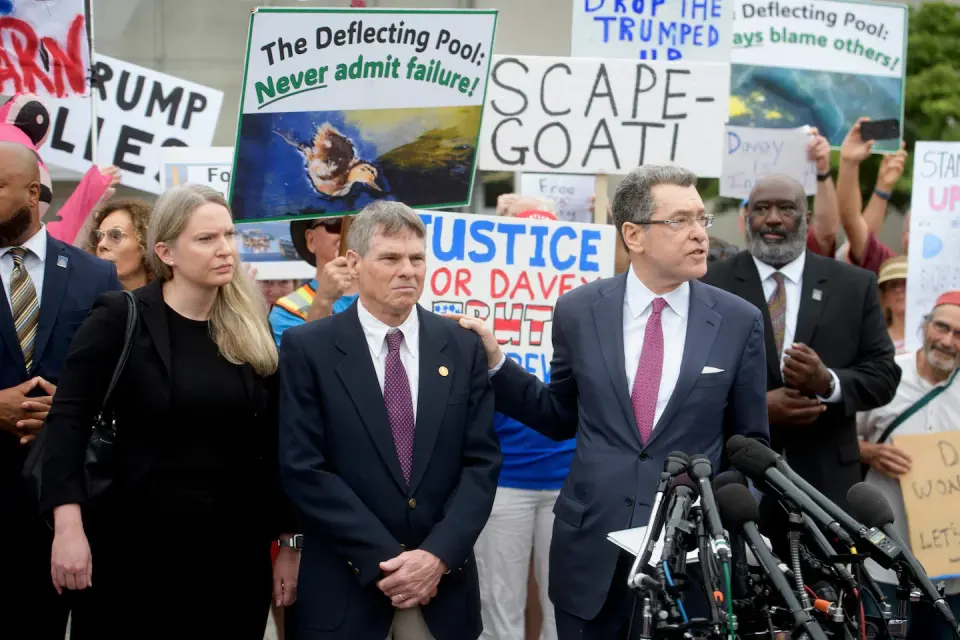 DC Judge Dismisses Reflecting Pool Vandalism Charge Against Ex-Olympian After Prosecutors' Move