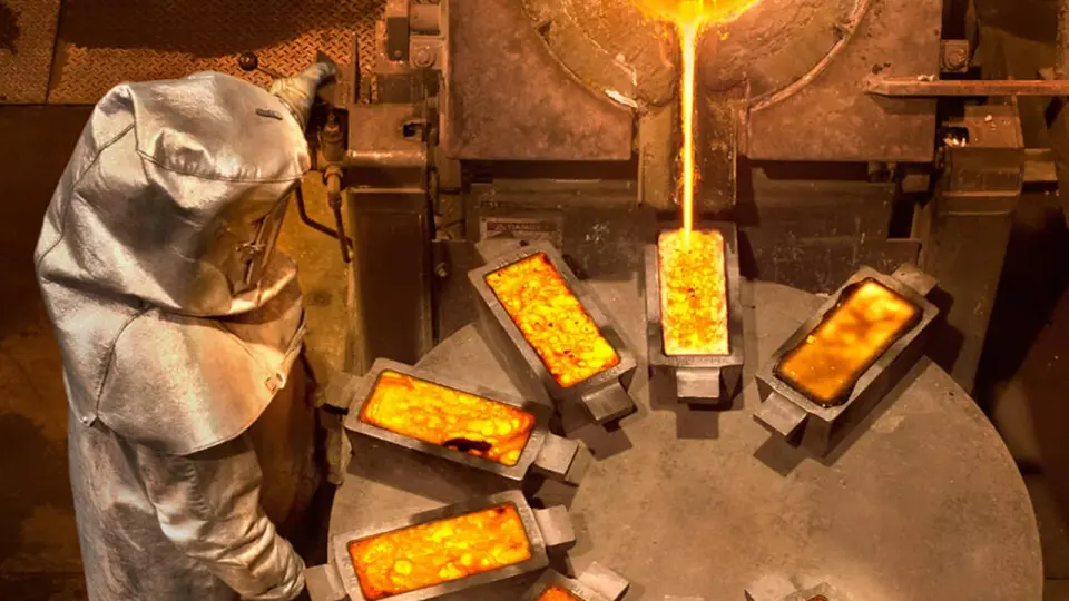 Gold bulls ride shifting Fed bets as miners surge