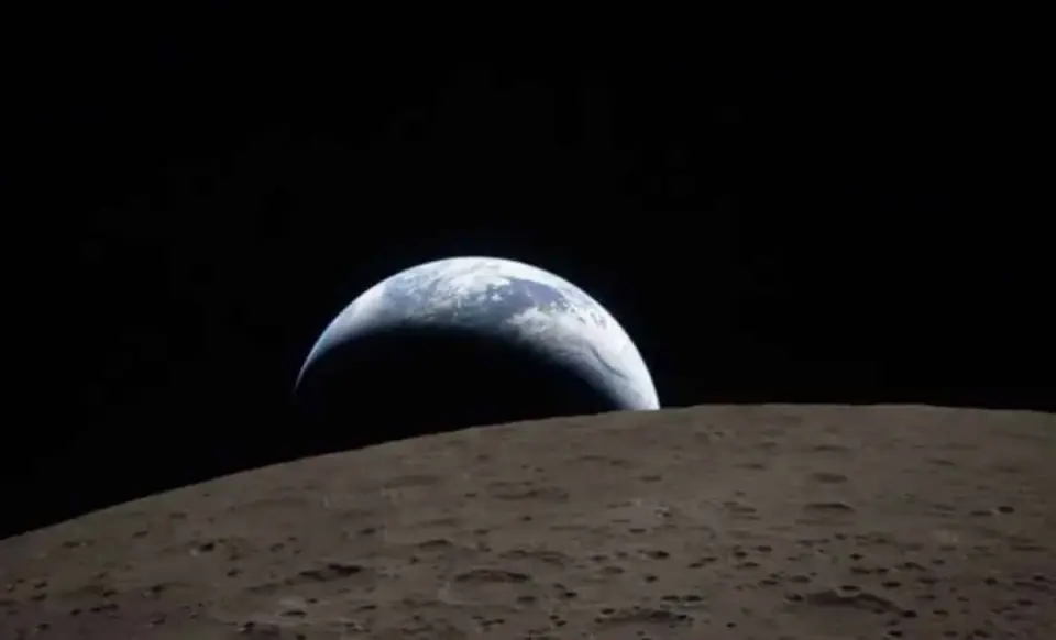 Artemis II Captures Earth Vanishing Behind the Moon in Historic Far-Side View