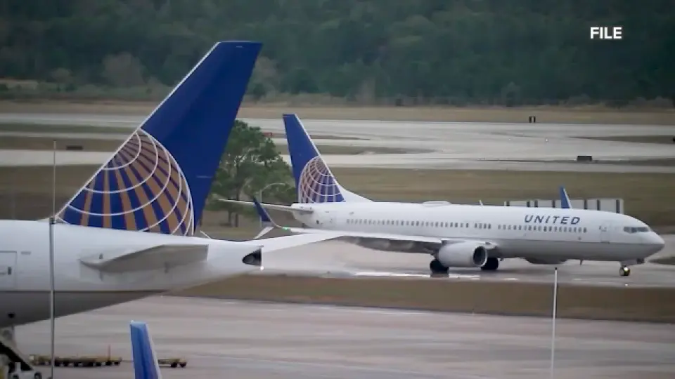 Security gaps at Houston's Bush airport let a man board a United flight, experts say