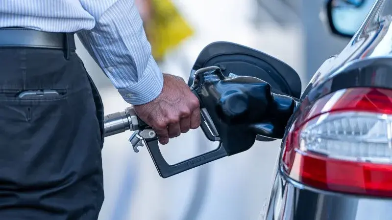 US Gas Prices Surpass Biden Era Amid Iran War and Refining Shortages