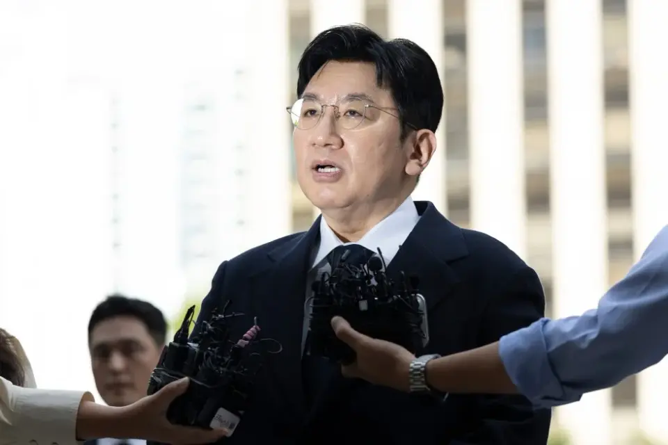 Seoul targets BTS’ masterminding exec in police arrest bid
