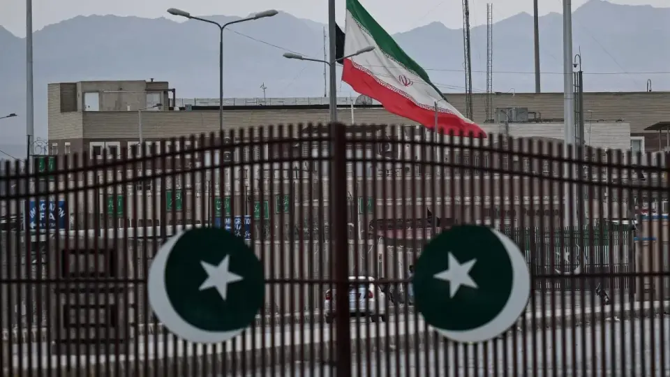 US-Israel weigh land blockade to economically squeeze Iran