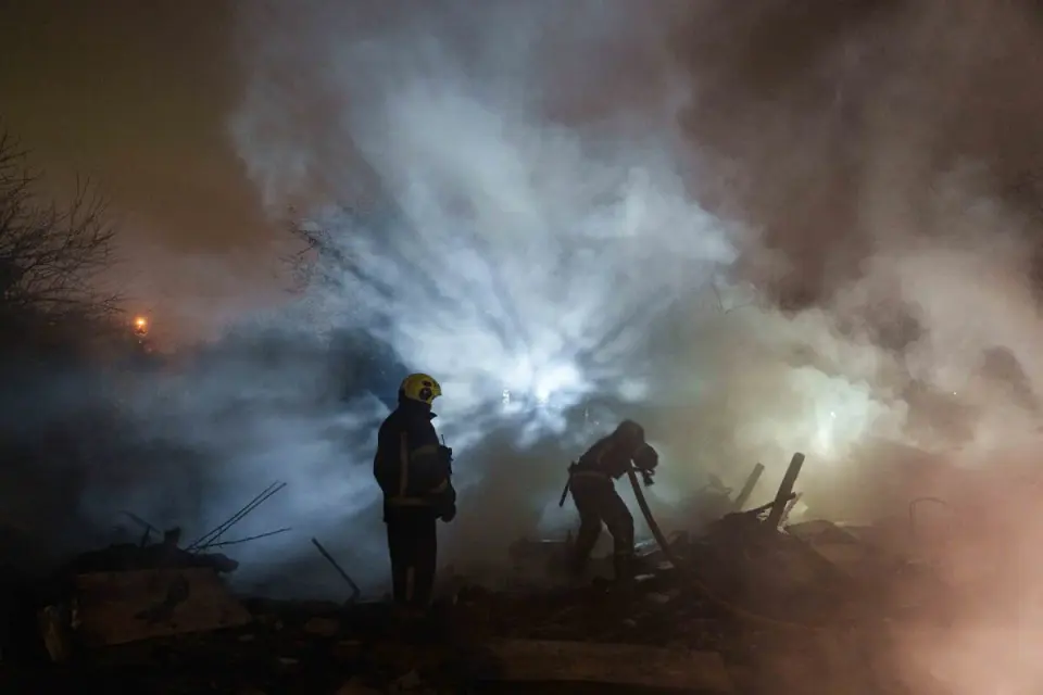 Russia strikes Kyiv with 21 missiles hours after agreeing to resume peace talks