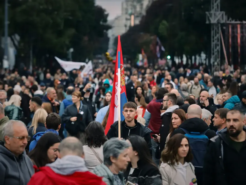 Serbia’s Vote: Student Coalition Challenges Vučić in Tight Race