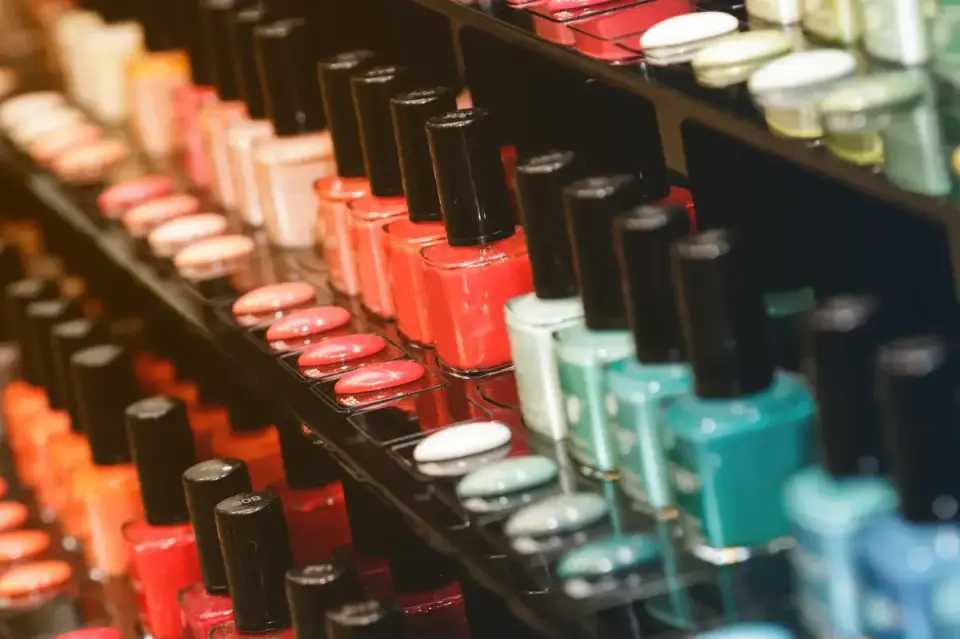Oregon Woman Sues Portland Nail Salon for $2.5M Over Herpes Infection