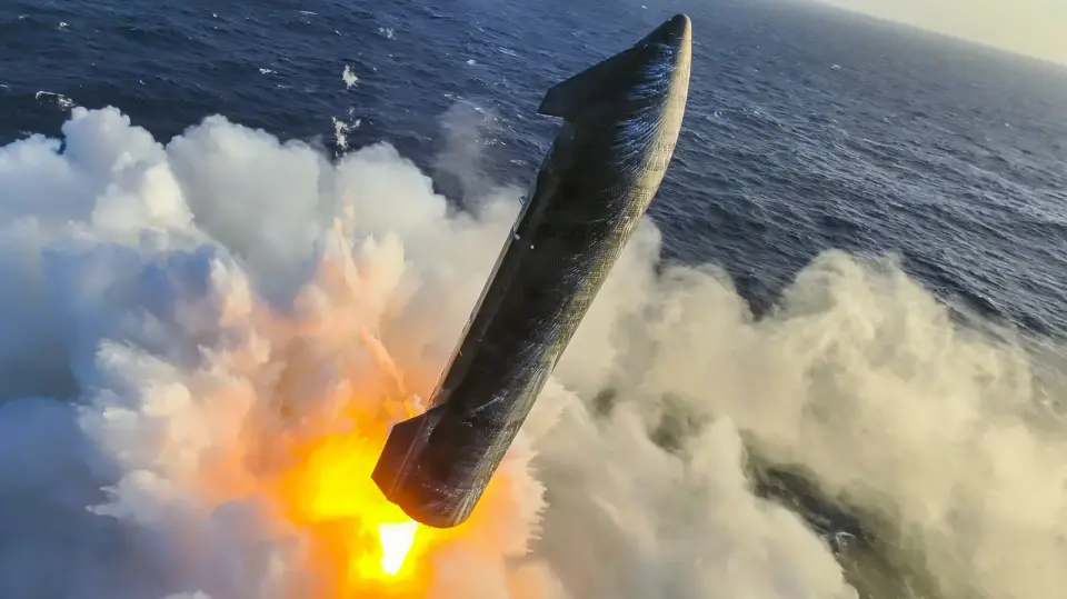 SpaceX Halts Falcon 9 Reservations, Triggering Industry Panic Over 2028 Launch Gap