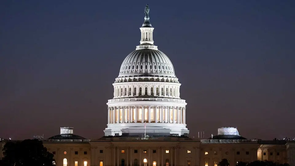 Midterm Campaigns Intensify with Major Donations, Cross-Party Endorsements, and Heated Debates