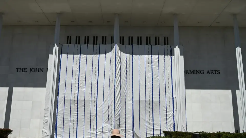 Kennedy Center Removes Trump Name After Court Ruling