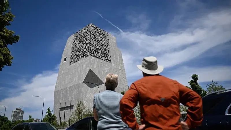 Obama Presidential Center opens in Chicago with star-studded ceremony amid gentrification debate