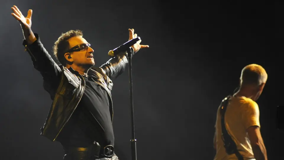 U2 to headline NFL's inaugural Thanksgiving Eve game on Netflix