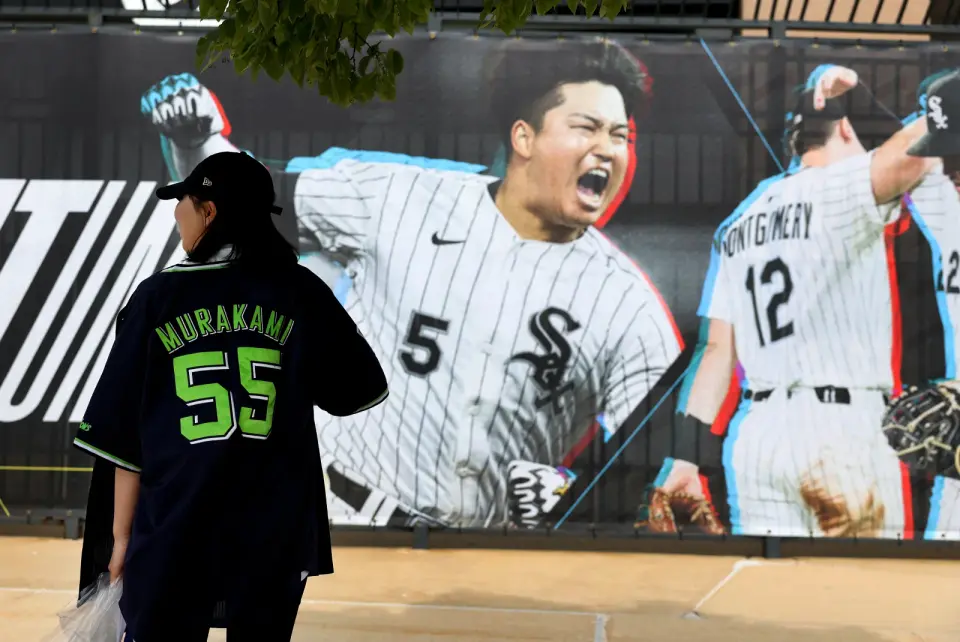 MLB Wild Card Series Kicks Off with Chicago Teams and Historic Matchups