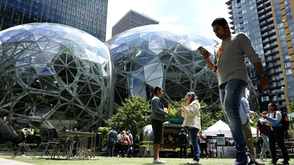 AI reshaping Amazon and the wider tech layoff wave