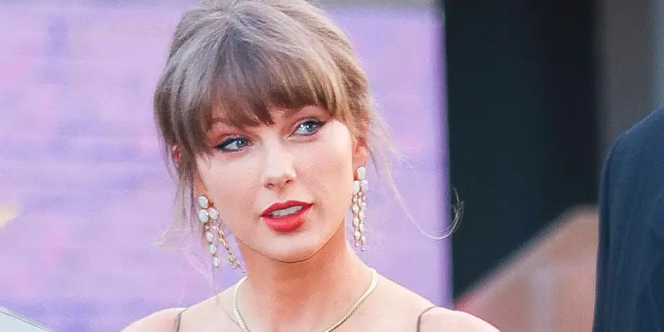 Taylor Swift Dazzles in Pink Floral Brocade for a Wedding-Guest Moment