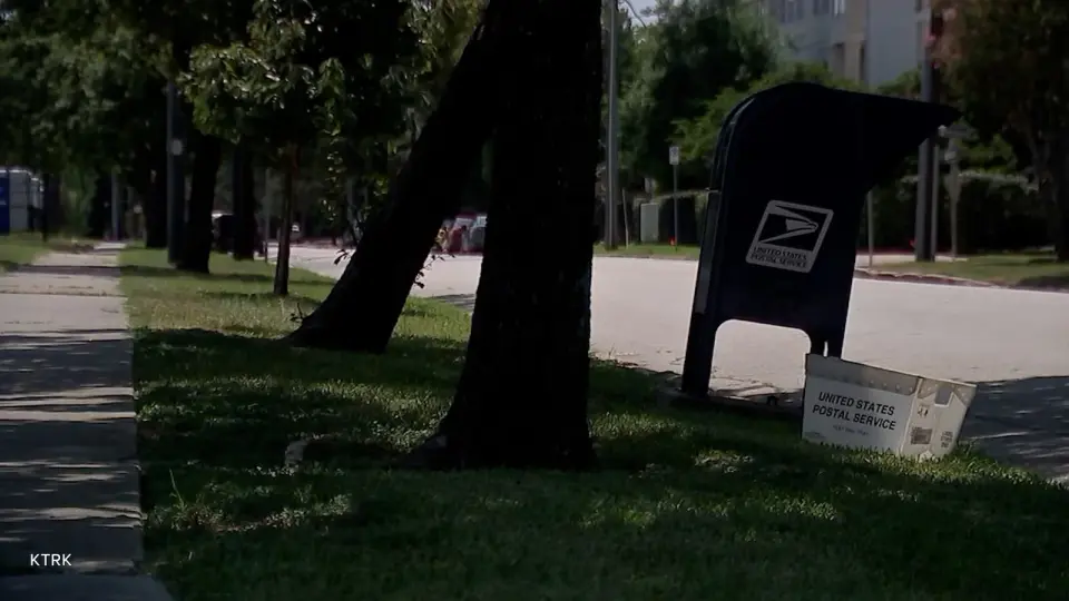 Houston postal carriers tied to $23M stolen-check scheme