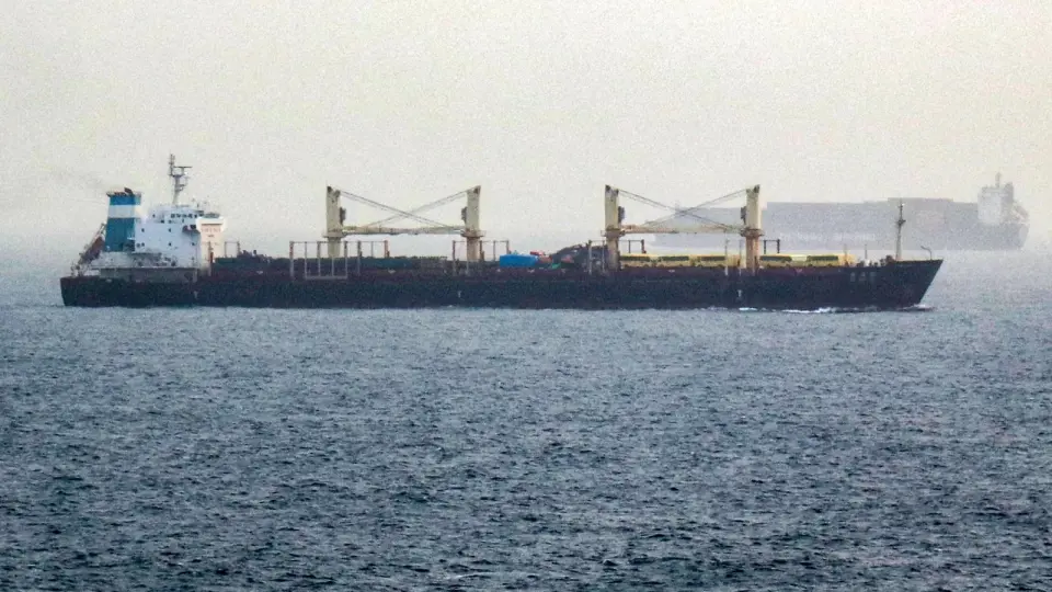 Oil Steady as Hormuz Deal Talks Hover Over Shipping Lane