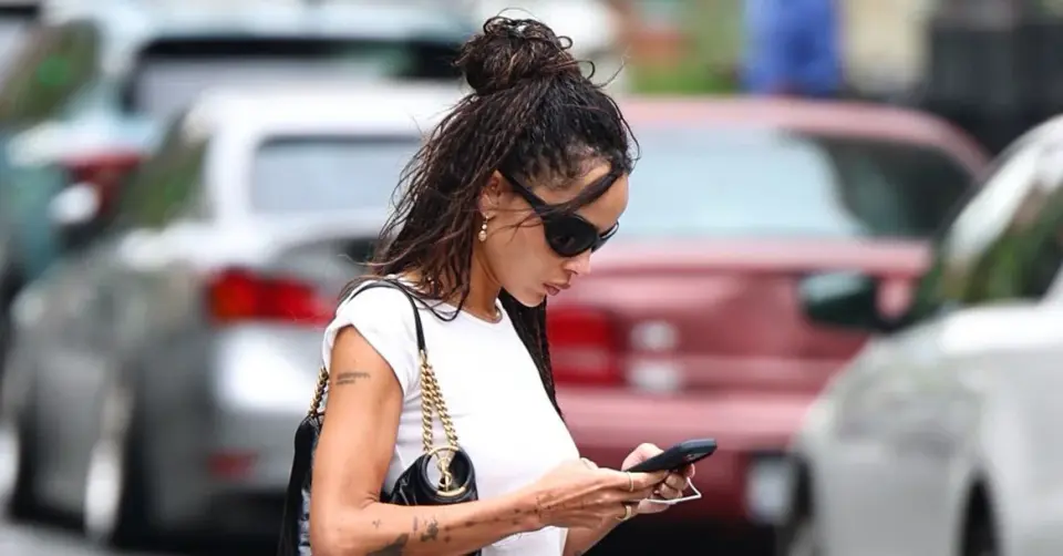 Kravitz’s NYC Look Merges 90s Denim with Parisian Heels